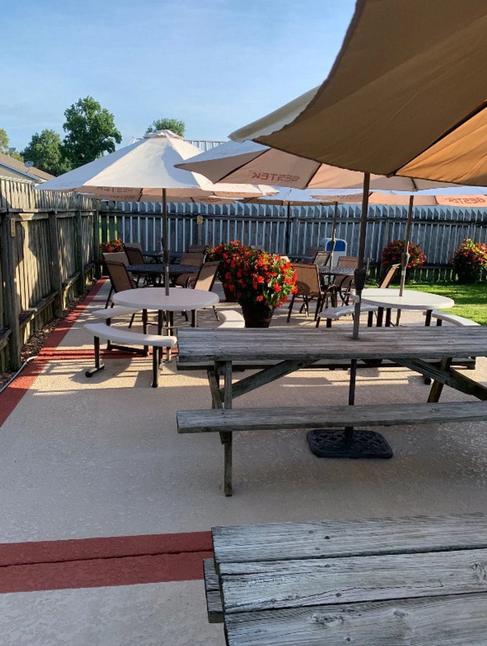 Cruiser's outdoor patio seating area